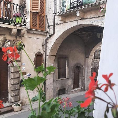 Alloggi Piazza Umberto Primo Pacentro Exterior foto
